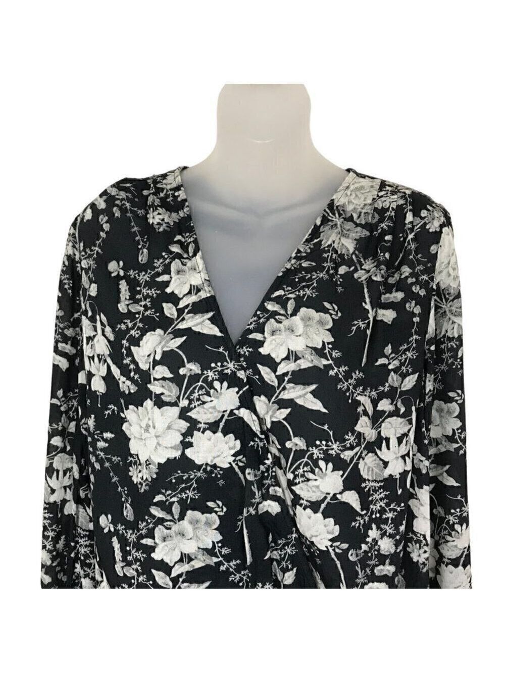 Lucky Brand Beautiful Black And White Floral Wrap Style Blouse With Ties Size S - Picture 3 of 8